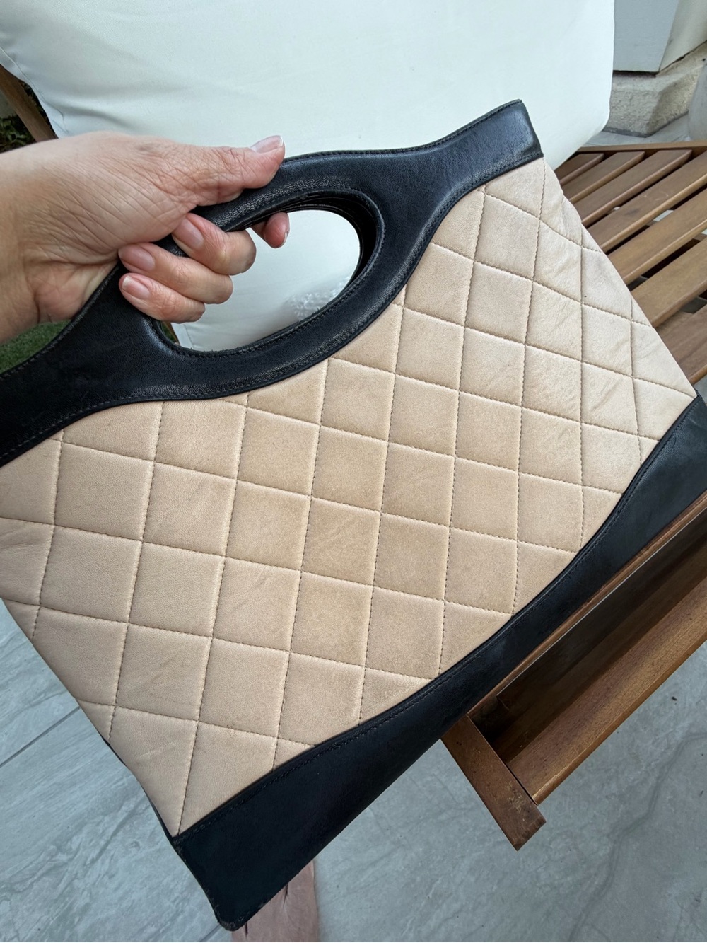 Vintage CHANEL Quilted Leather Tote Beige Black Gold CC Y2K - Picture 13 of 15
